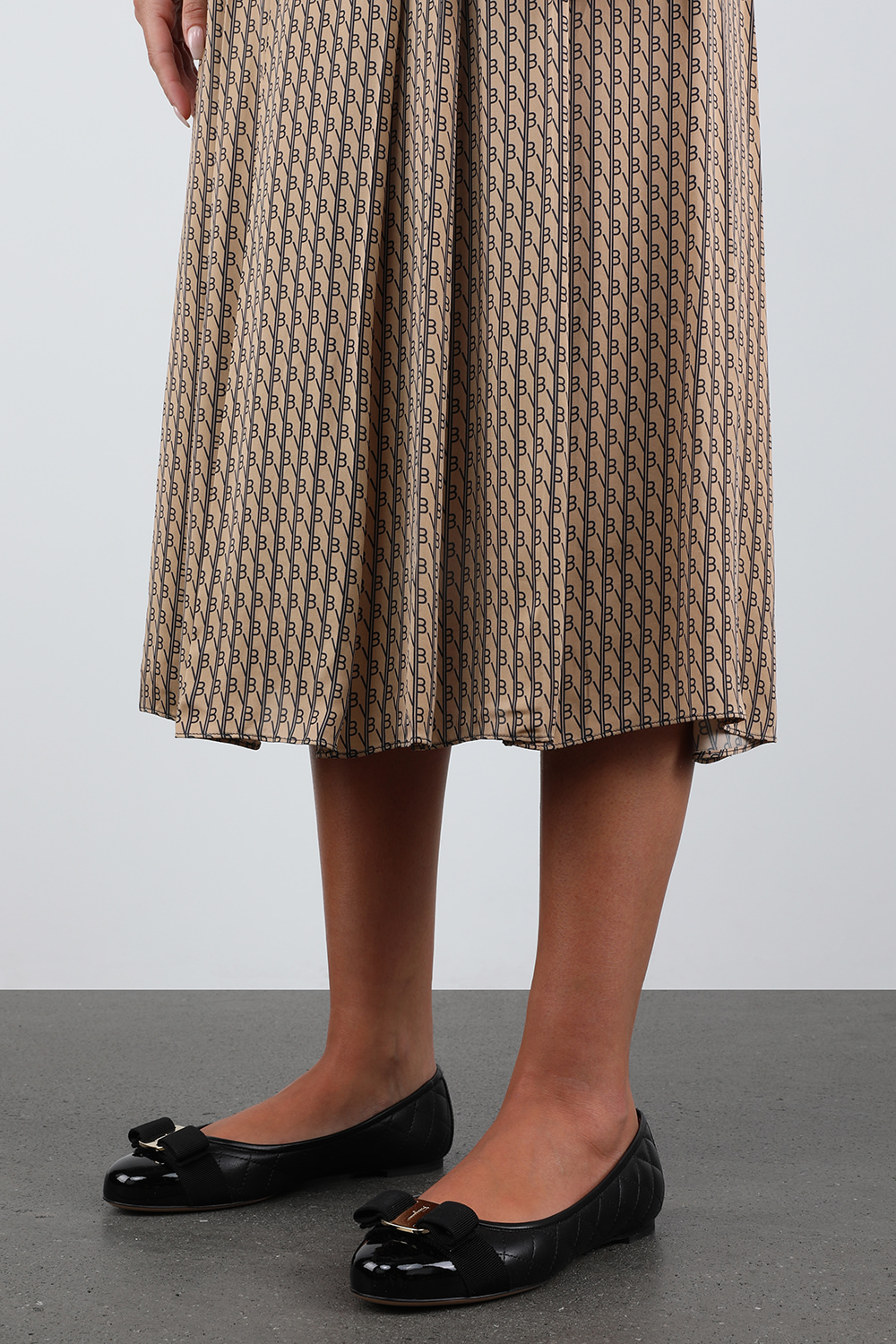 נעלי בלט מעור קווילט עם אלמנט מטאלי